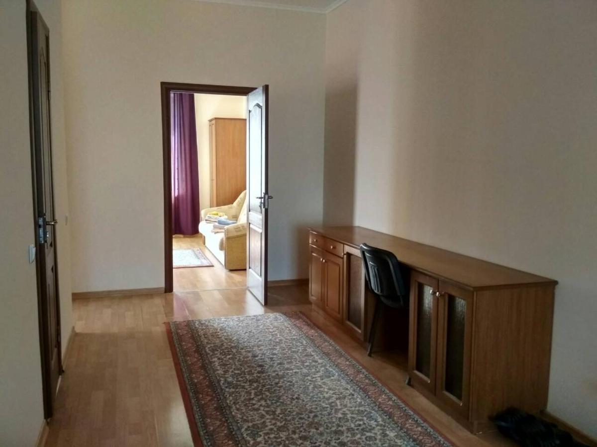 Apartments Domovik Просторная Квартира С Видом На Горы Moekatsjeve Buitenkant foto